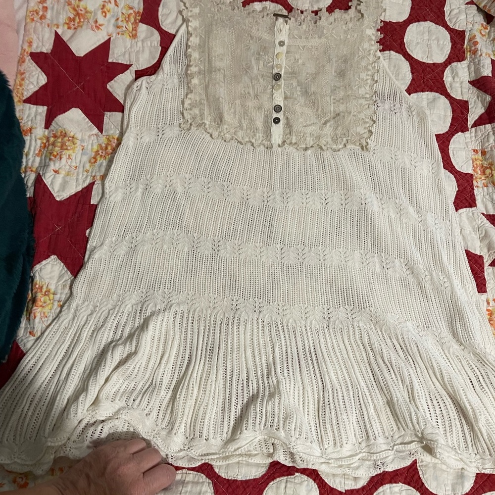 feel L tank - crochet with buttoned placket